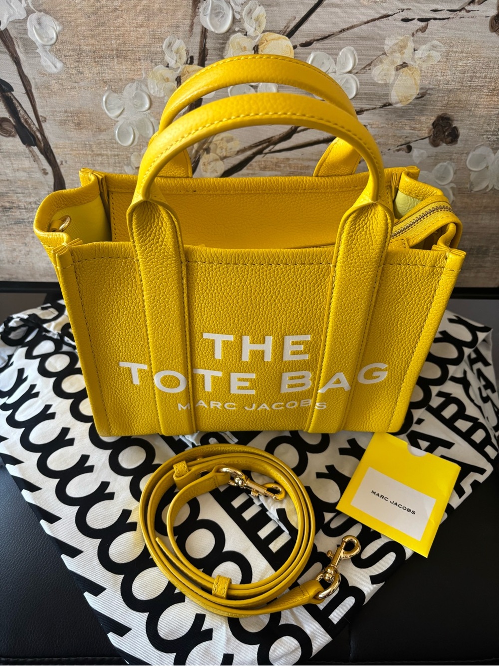 Marc Jacobs SMALL The Tote Bag - Yellow Pebbled Leather - Picture 2 of 15
